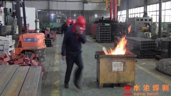 火警警鈴發(fā)出，拉響滅火救援演練序幕