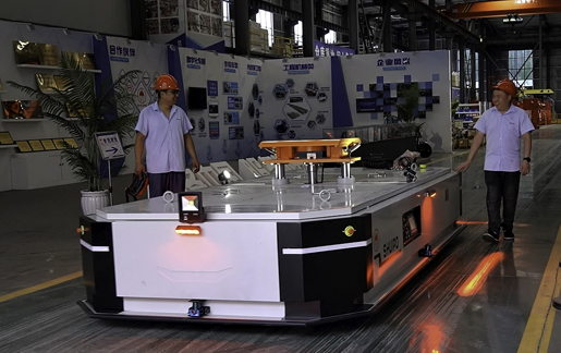 30T 牽引 AGV 在物流行業優勢顯著，具備強大負載、精準導航、自動化作業、適應復雜環境、節省人力、便于集成以及安全性能突出等優勢，助力物流高效運作。